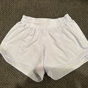 LULULEMON HOTTY HOT SHORTS 4.5